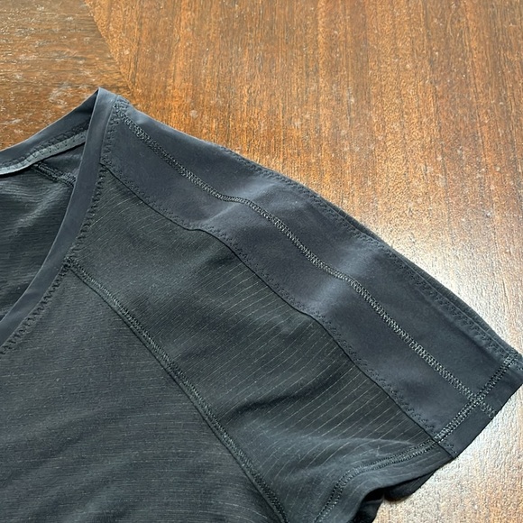 Lululemon women’s short sleeve top - Picture 6 of 10